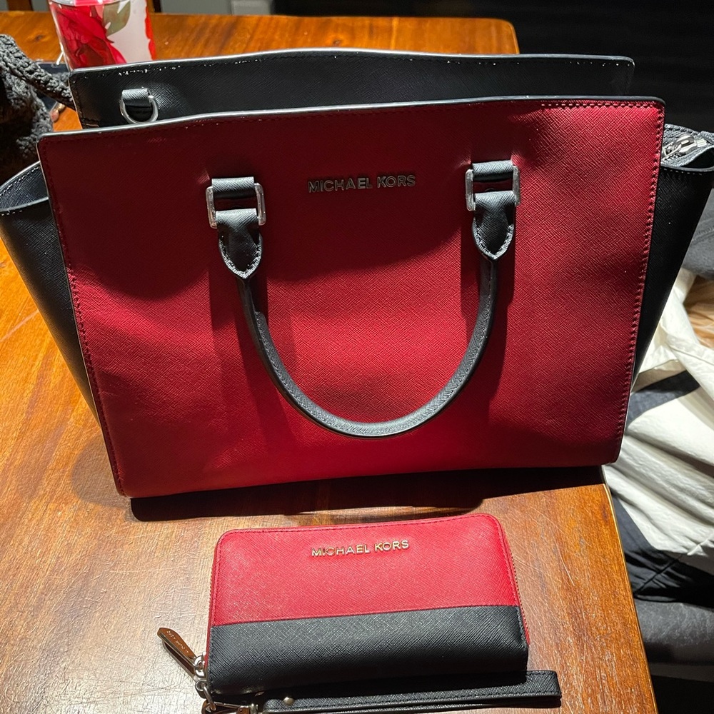 Michael kors purse with wallet